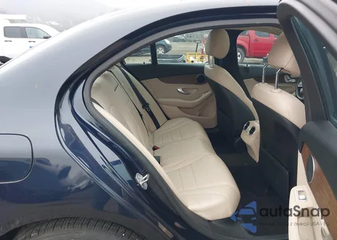 2019 Mercedes-Benz C 300 4Matic z USA, uszkodzony, nr VIN 55SWF8EB0KU291636